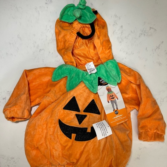 Playful Pumpkin Costume for Kids - Orange and Green - Picture 4 of 11